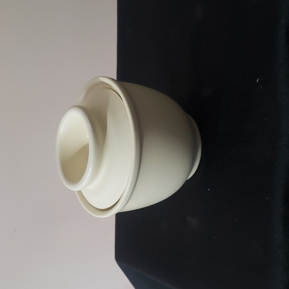 Pure and Simple Porcelain French Butter Crock. - Picture 3 of 6